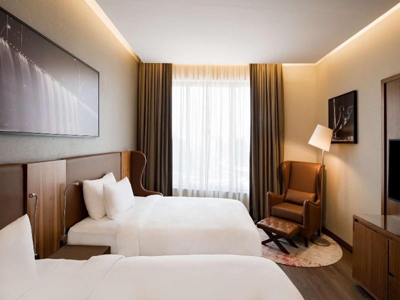 Radisson Blu Hotel, Dubai Canal View image