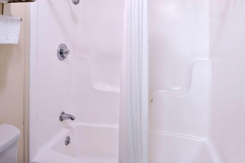 Americas Best Value Inn Sullivan image
