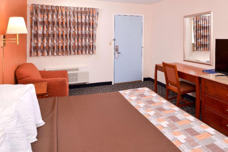 Americas Best Value Inn Sullivan image