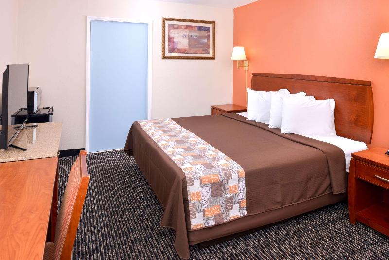 Americas Best Value Inn Sullivan image