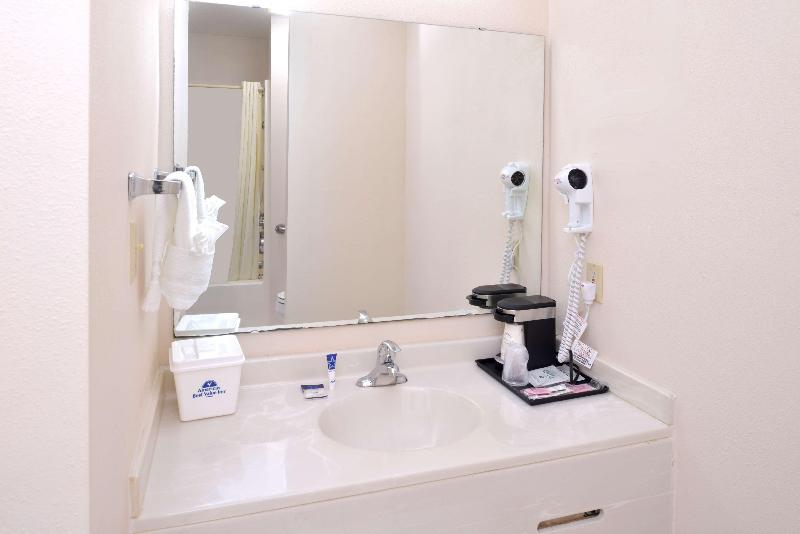 Americas Best Value Inn Sullivan image