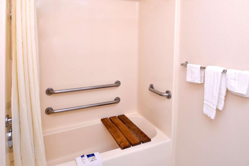 Americas Best Value Inn Sullivan image
