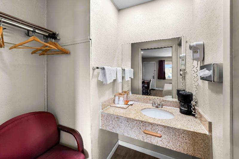 Americas Best Value Inn Marion image