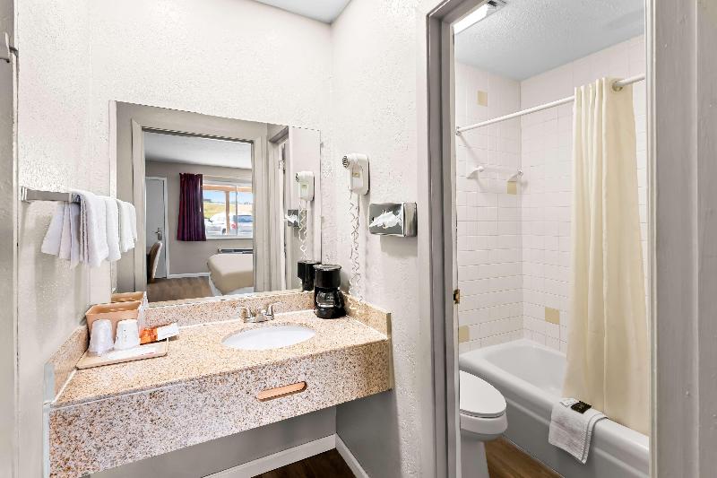 Americas Best Value Inn Marion image