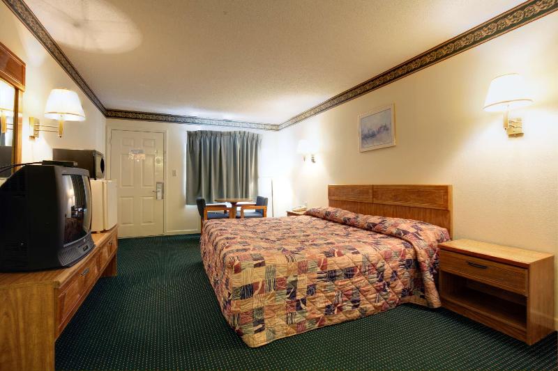 Americas Best Value Inn Athens — photo 23