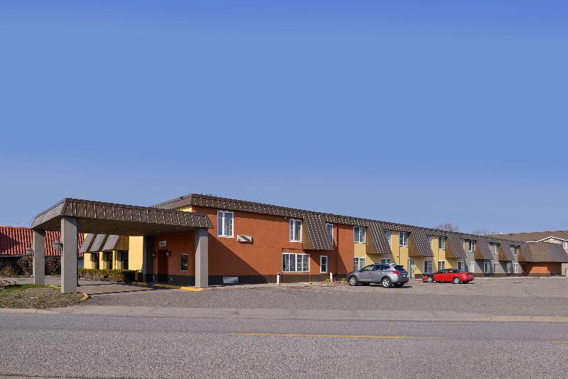 Americas Best Value Inn And Suites St. Cloud image
