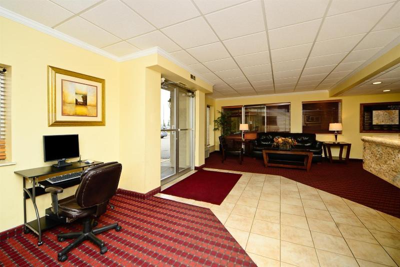 Americas Best Value Inn And Suites St. Cloud image