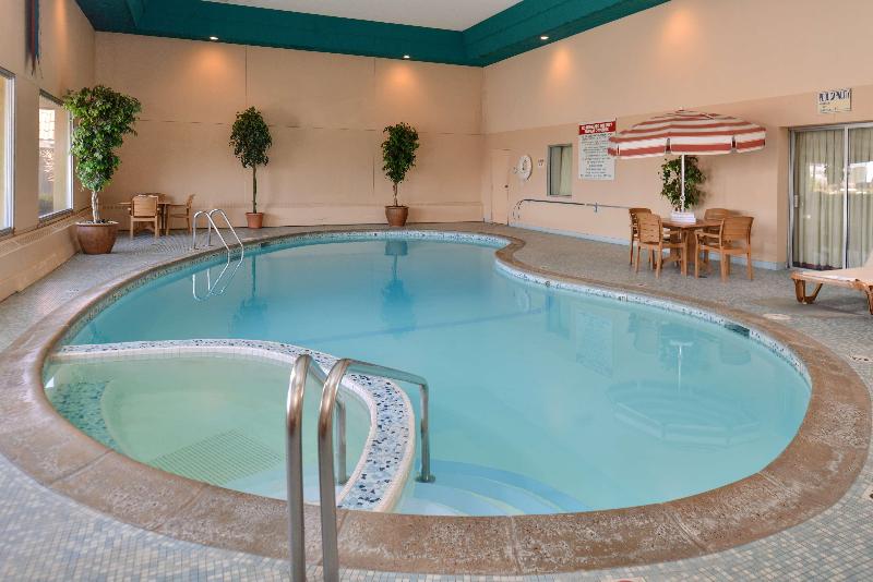 Americas Best Value Inn And Suites St. Cloud image