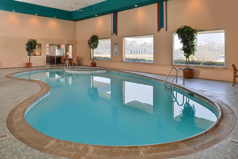 Americas Best Value Inn And Suites St. Cloud image