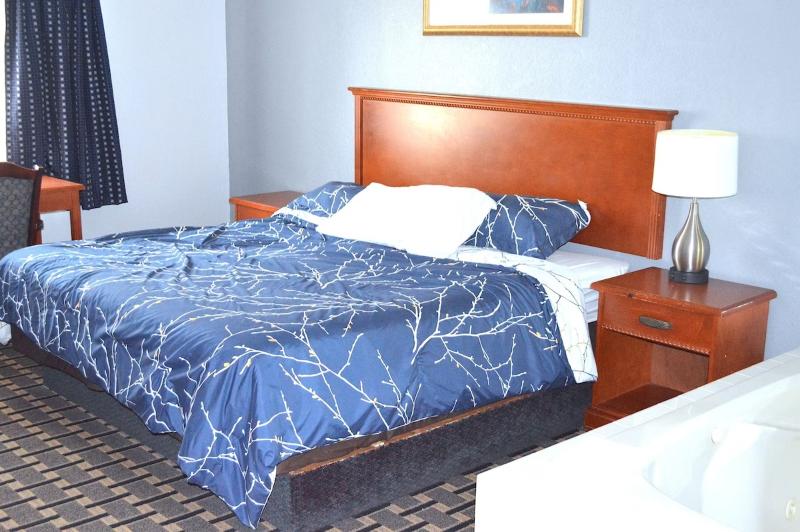 Americas Best Value Inn And Suites St. Cloud — photo 2