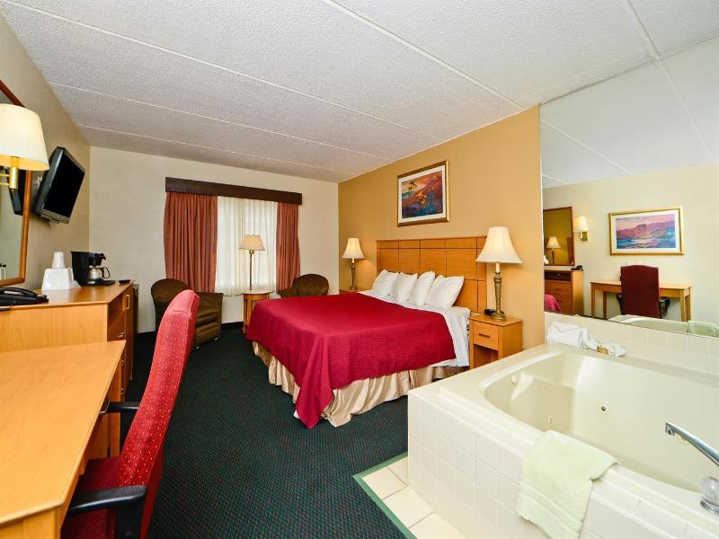 Americas Best Value Inn And Suites St. Cloud image