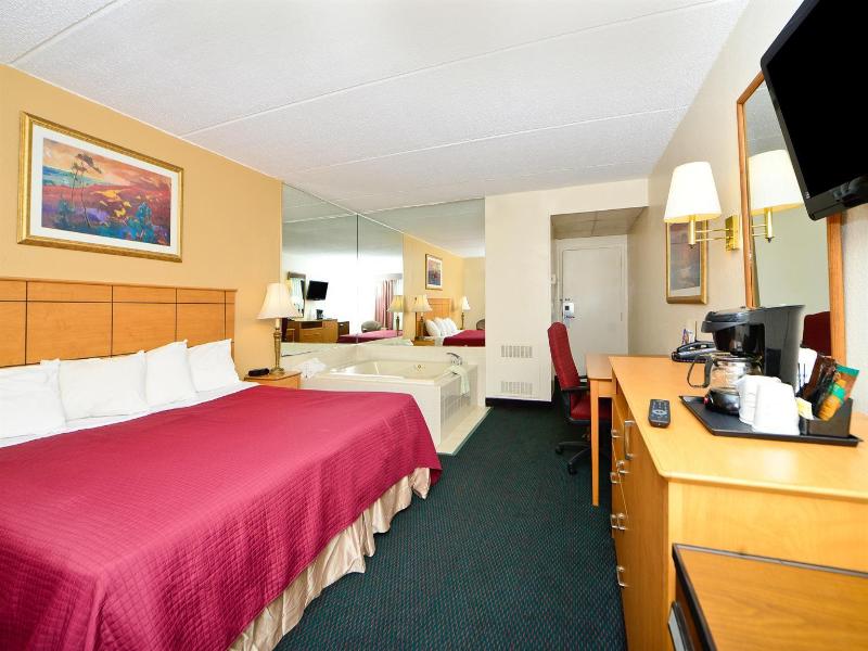 Americas Best Value Inn And Suites St. Cloud image