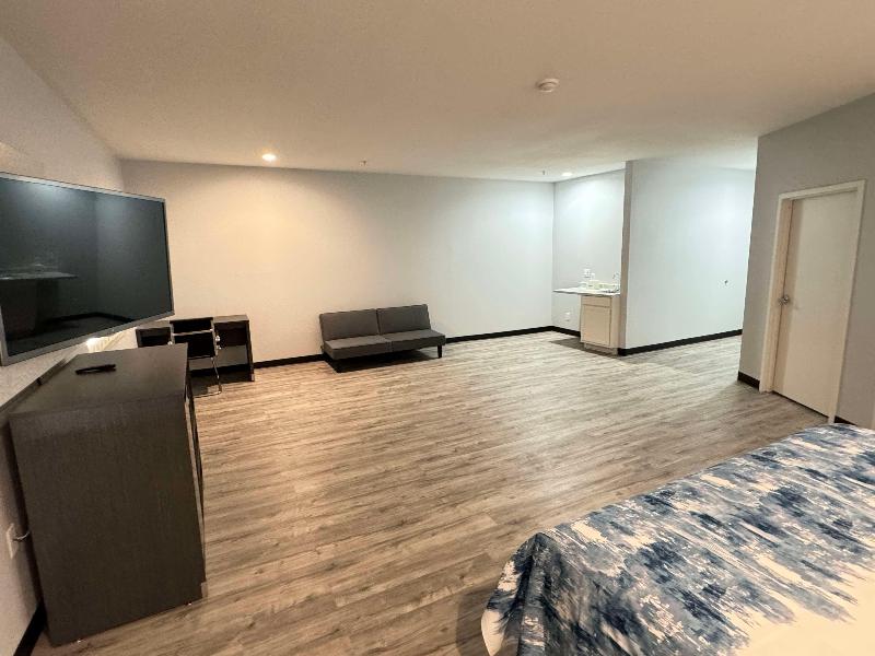 Americas Best Value Inn Suites Haltom/Ft. Worth image