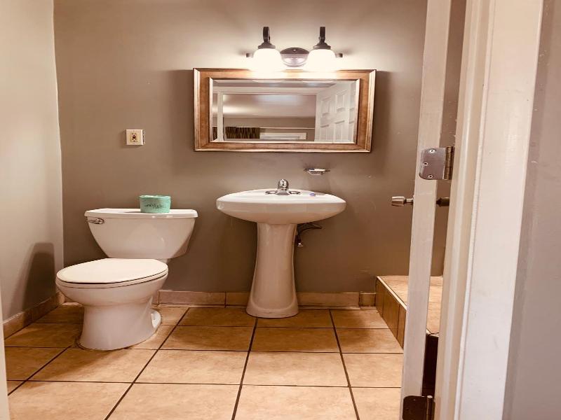 Red Carpet Inn - Norristown image