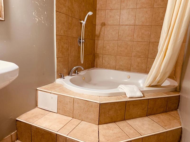 Red Carpet Inn - Norristown image