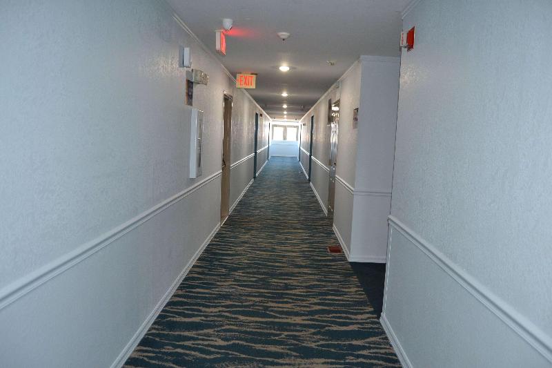 Days Inn & Suites By Wyndham Sikeston Mo image