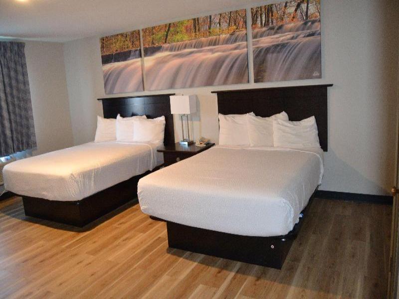 Days Inn & Suites By Wyndham Sikeston Mo image