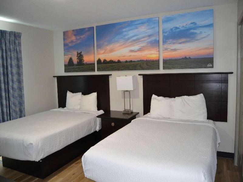 Days Inn & Suites By Wyndham Sikeston Mo image