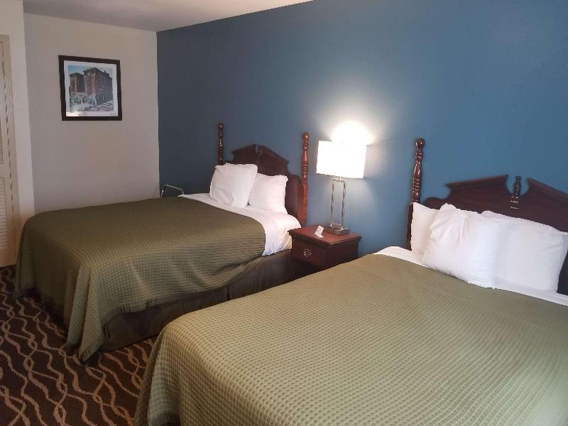 Days Inn & Suites By Wyndham Sikeston Mo image