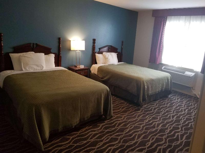 Days Inn & Suites By Wyndham Sikeston Mo image