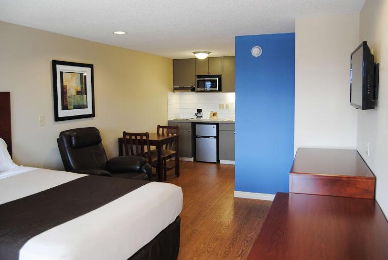 Americas Best Value Inn St. Clairsville/Wheeling — photo 12