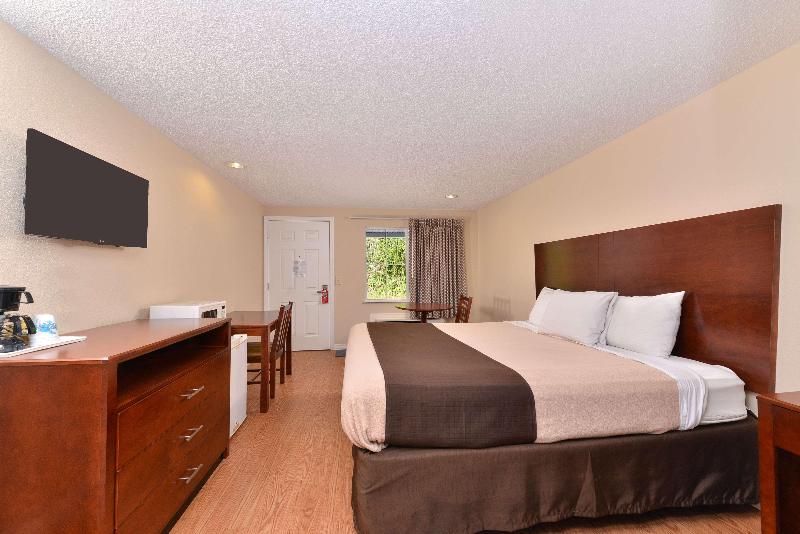 Americas Best Value Inn St. Clairsville/Wheeling — photo 34