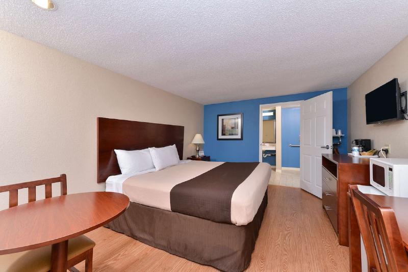 Americas Best Value Inn St. Clairsville/Wheeling — photo 68