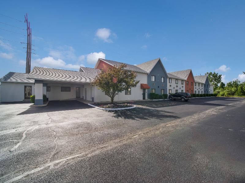 Ramada by Wyndham Effingham — general view