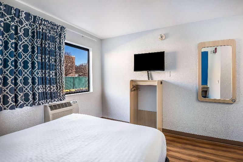 Americas Best Value Inn East Peoria image