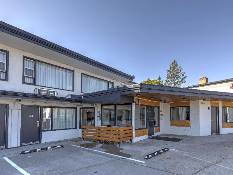 Americas Best Value Port Polson Inn — exterior view