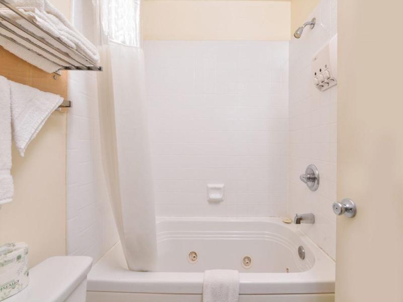 Americas Best Value Inn San Carlos image