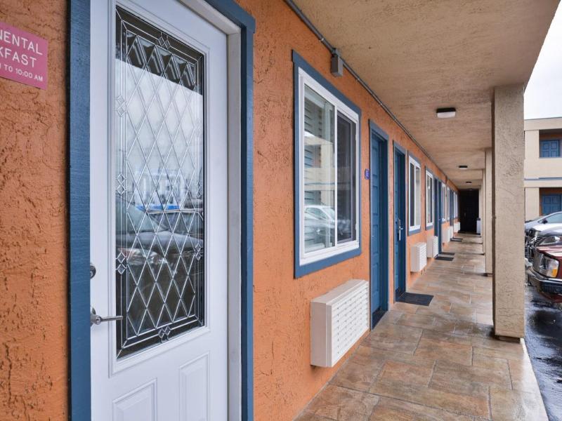 Americas Best Value Inn San Carlos image