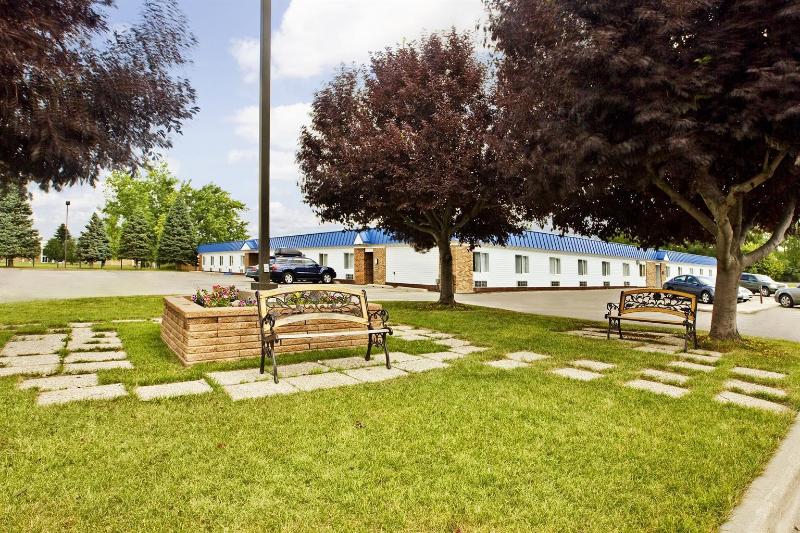 Americas Best Value Inn Grand Forks image