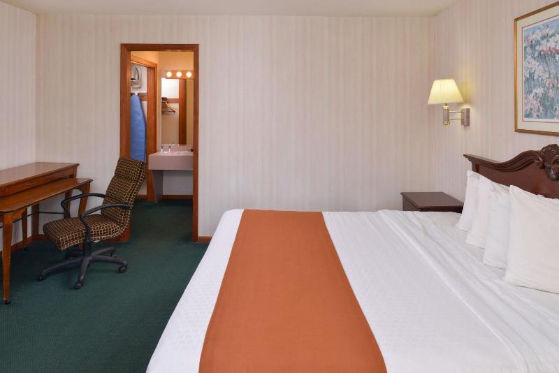 Americas Best Value Inn Plattsburgh image