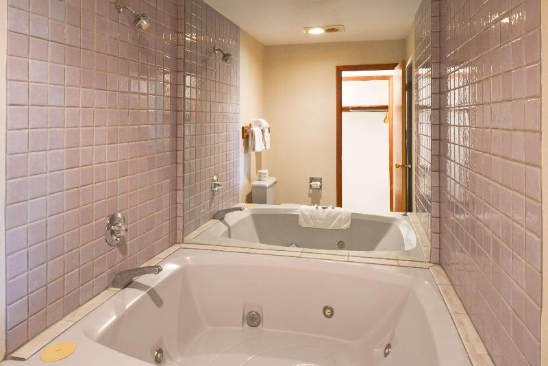 Americas Best Value Inn Plattsburgh image
