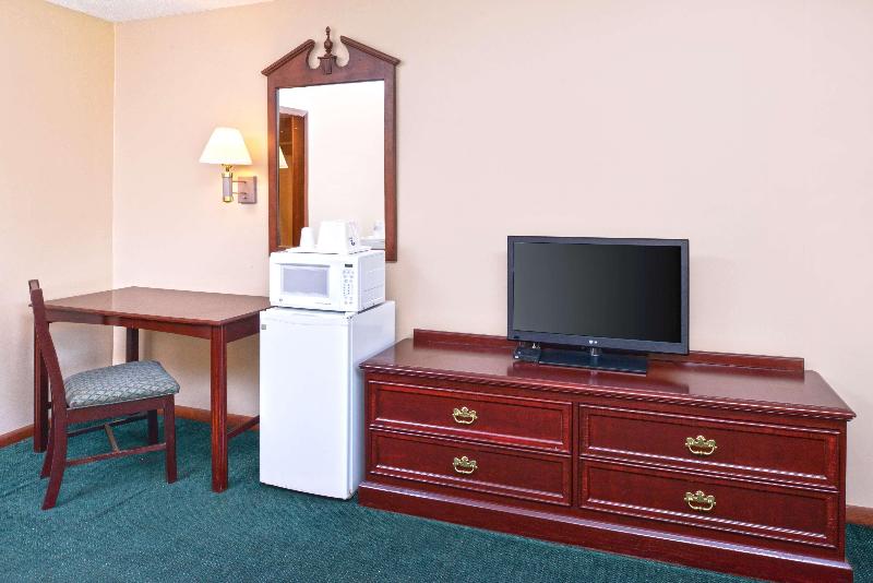 Americas Best Value Inn Plattsburgh image