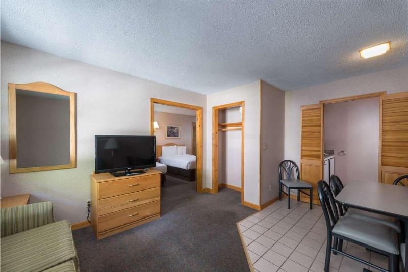 Americas Best Value Inn And Suites Lake George image