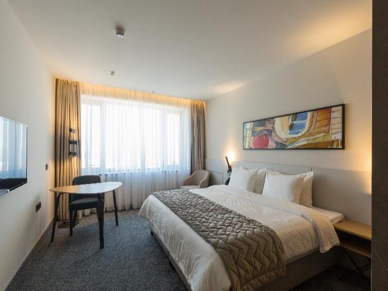 Mona Plaza Hotel image