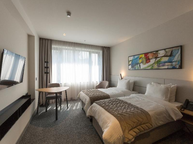 Mona Plaza Hotel image