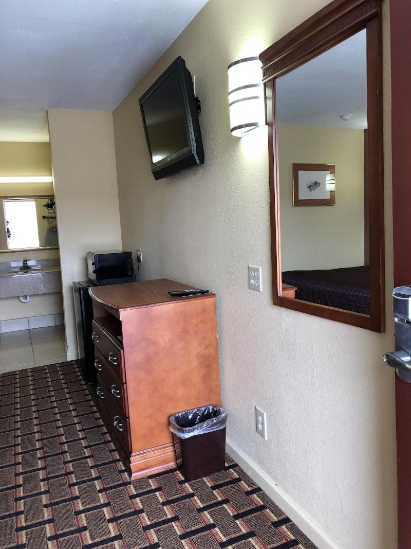 Americas Best Value Inn Indianola image