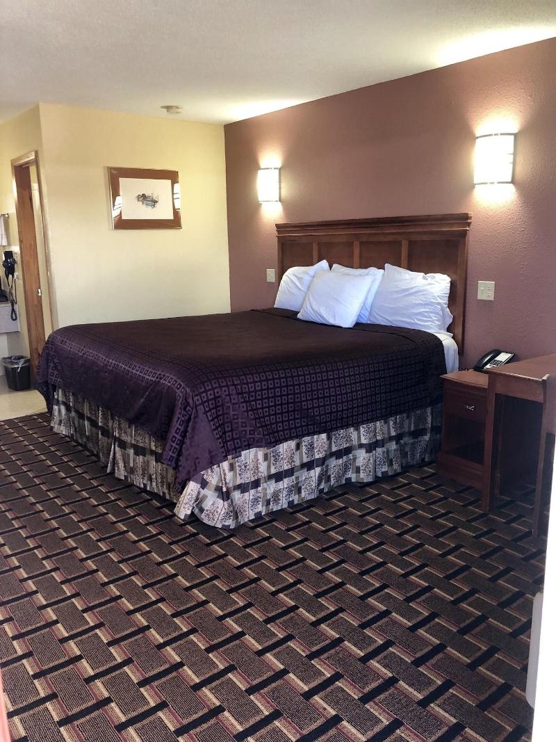 Americas Best Value Inn Indianola image