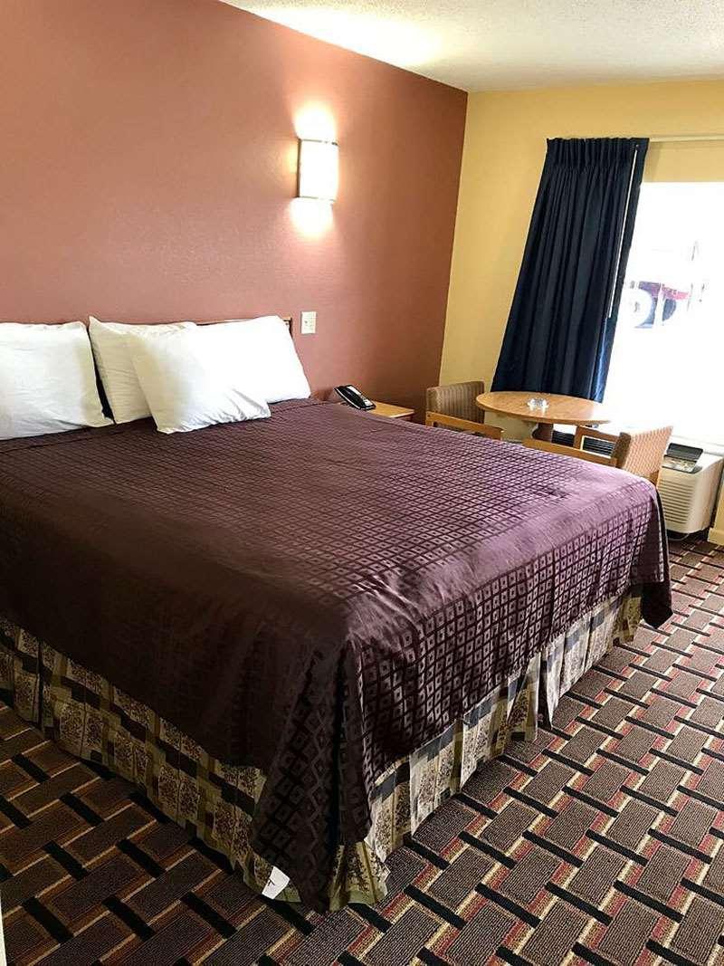 Americas Best Value Inn Indianola image