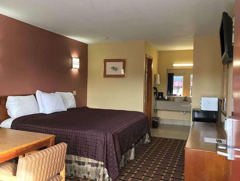 Americas Best Value Inn Indianola image