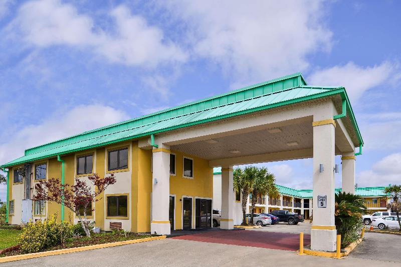 Americas Best Value Inn Gonzales image