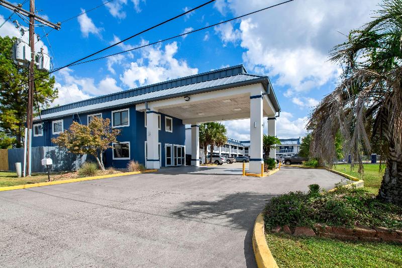 Americas Best Value Inn Gonzales image