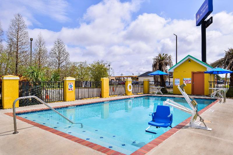 Americas Best Value Inn Gonzales image