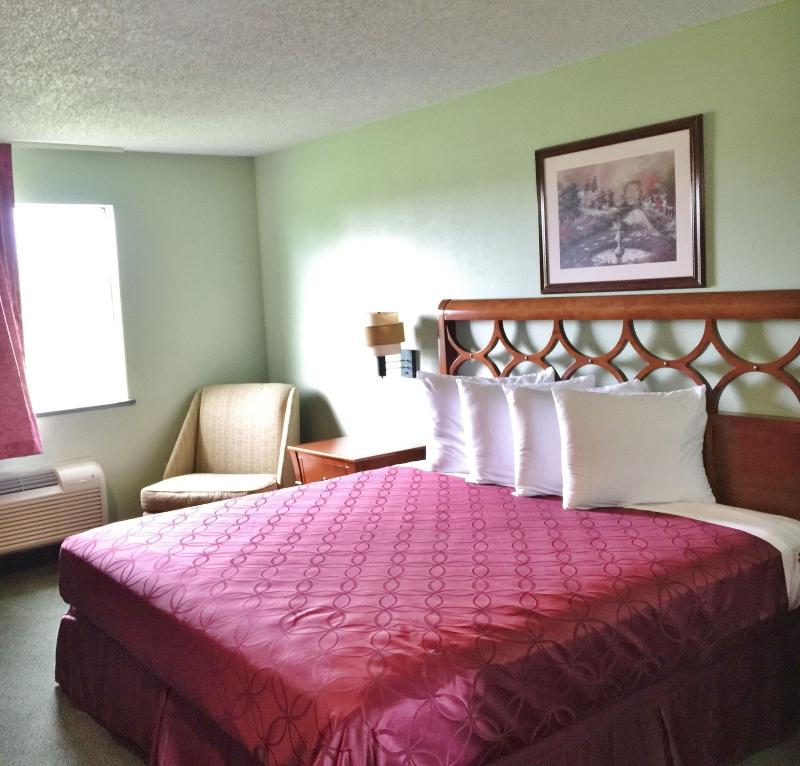 Americas Best Value Inn Gonzales image