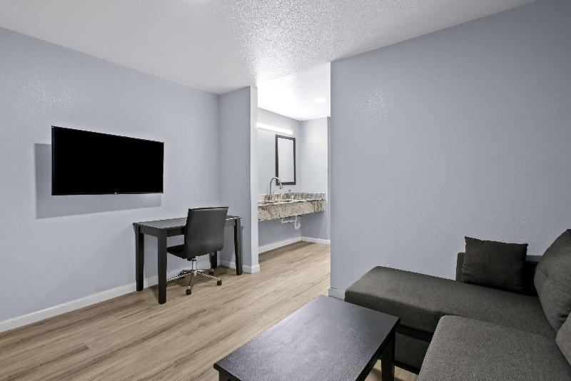 Americas Best Value Inn Gonzales image