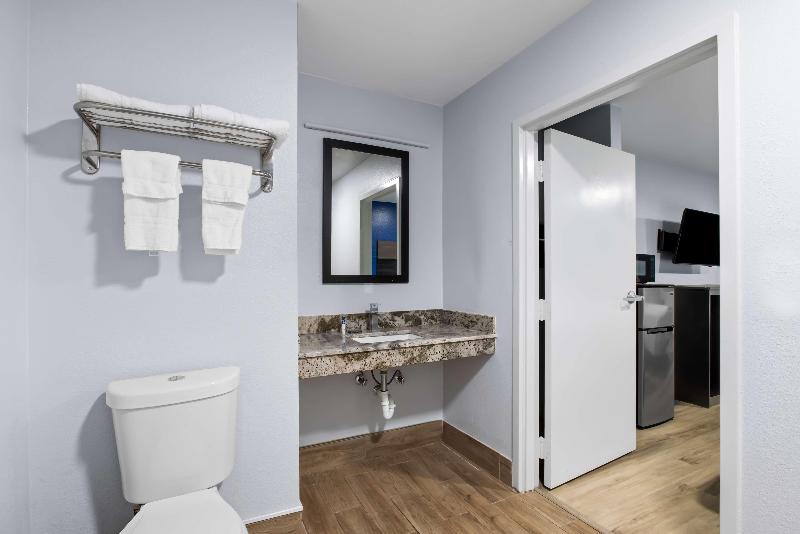 Americas Best Value Inn Gonzales image