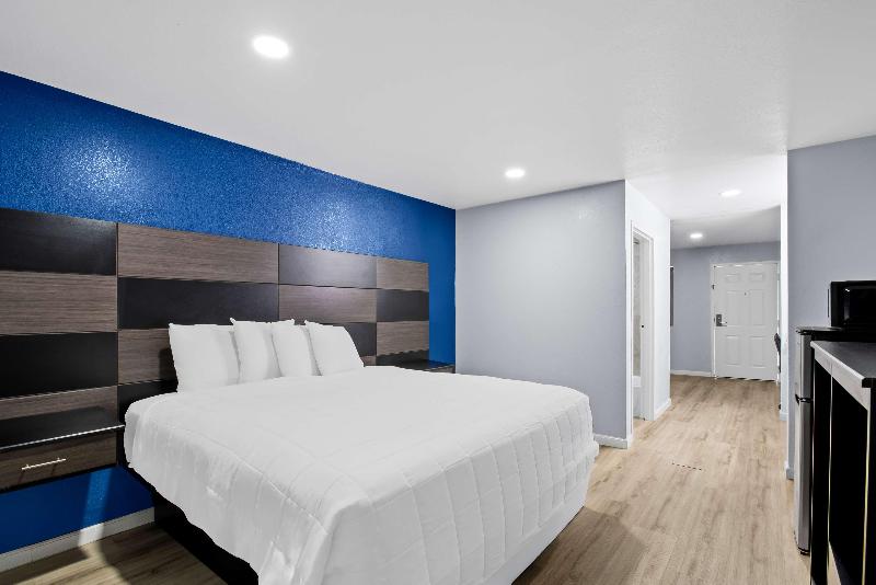 Americas Best Value Inn Gonzales image